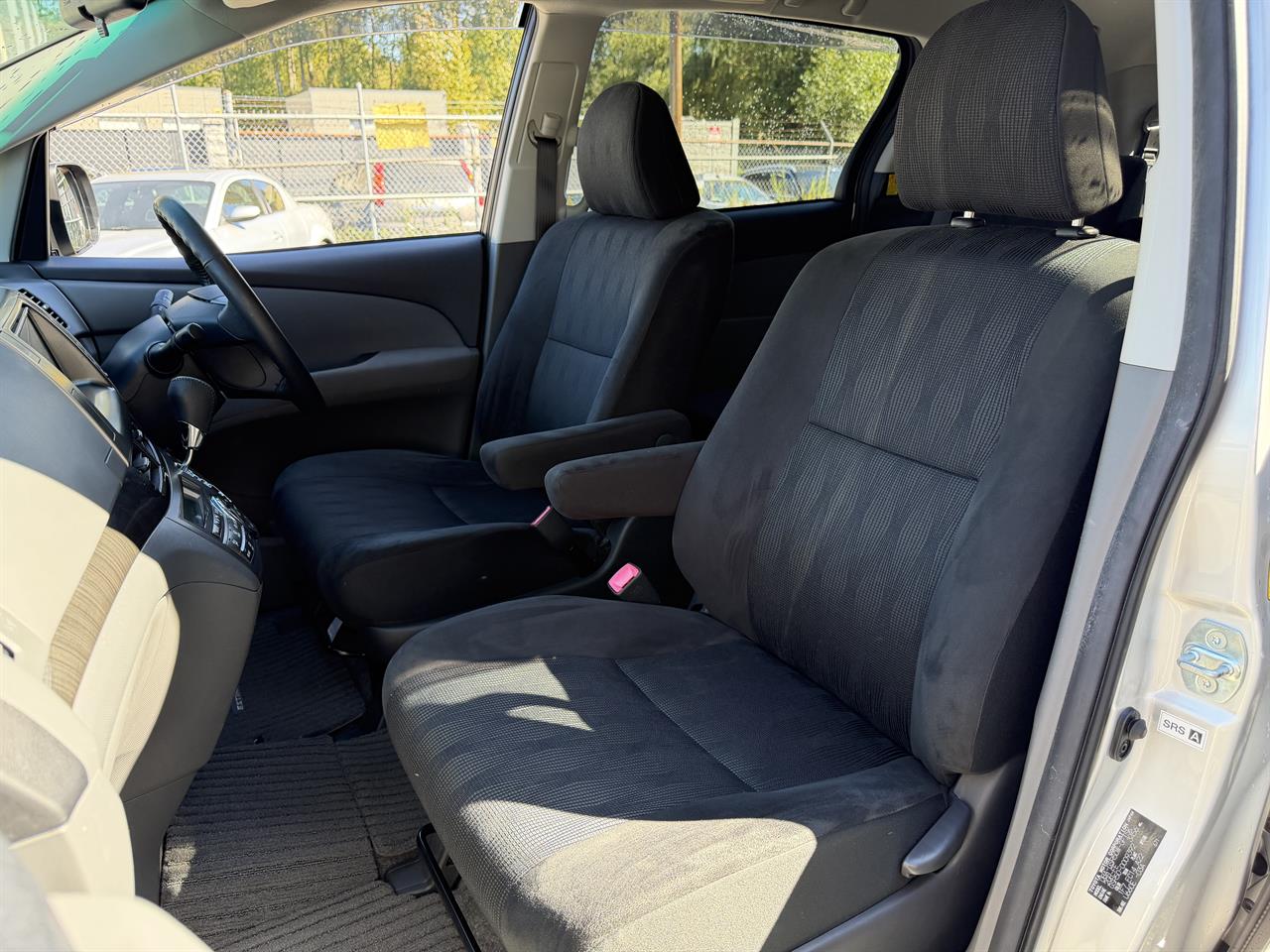 2009 Toyota Estima JDM car for sale — photo 11 of 19