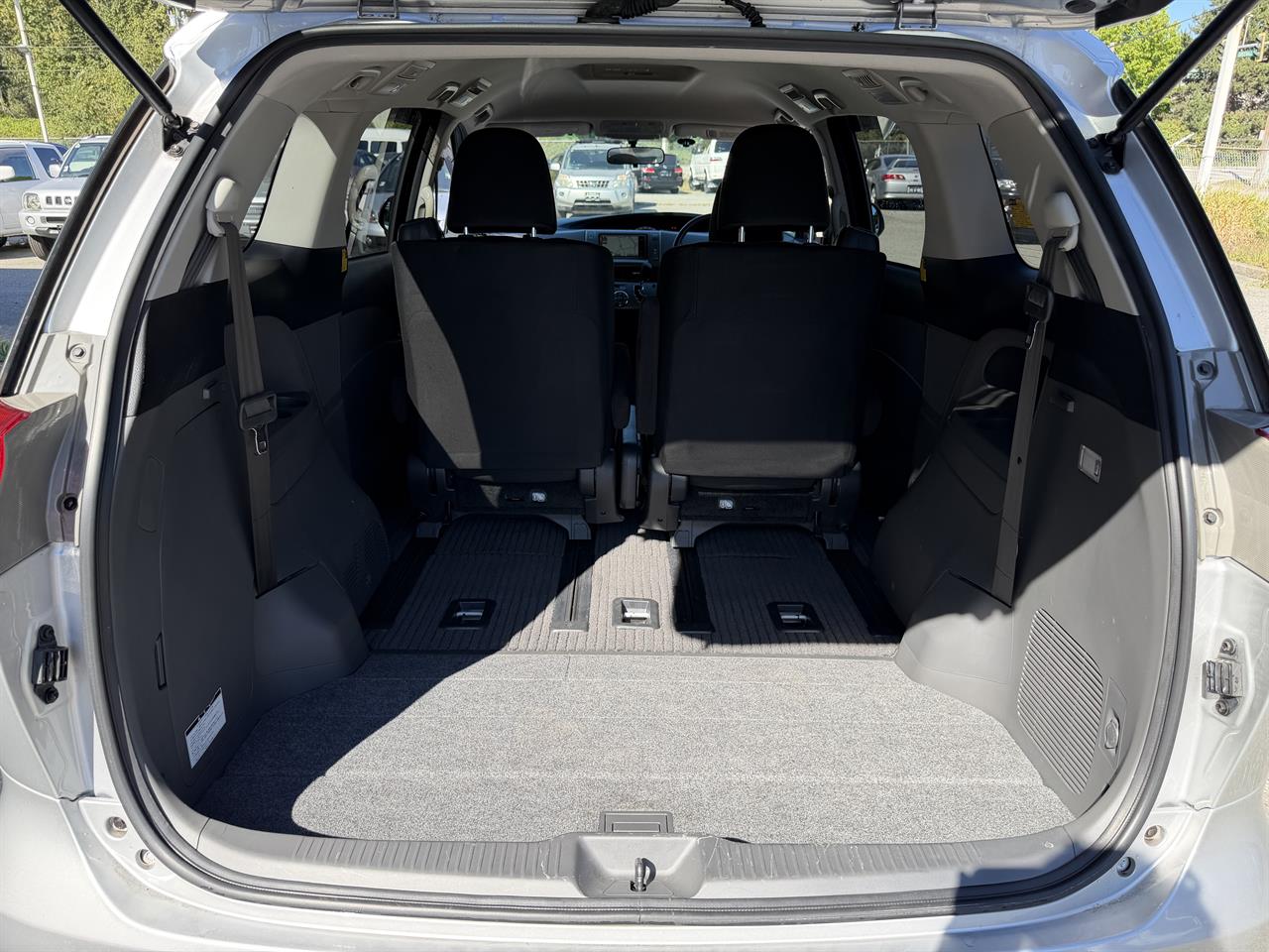 2009 Toyota Estima JDM car for sale — photo 14 of 19