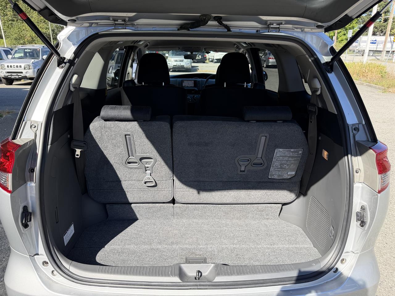 2009 Toyota Estima JDM car for sale — photo 15 of 19