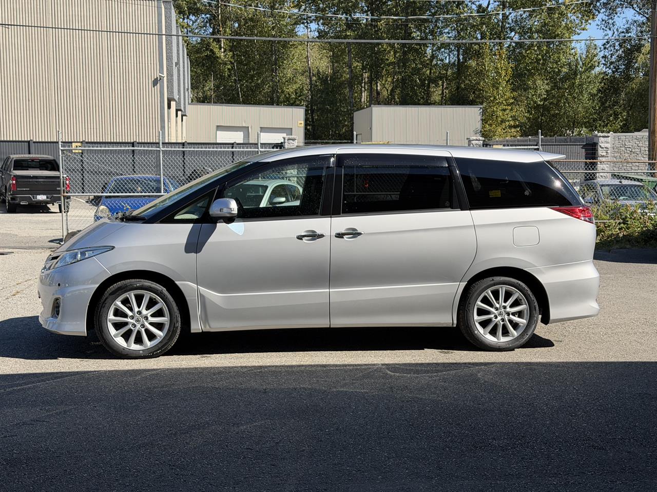 2009 Toyota Estima JDM car for sale — photo 4 of 19