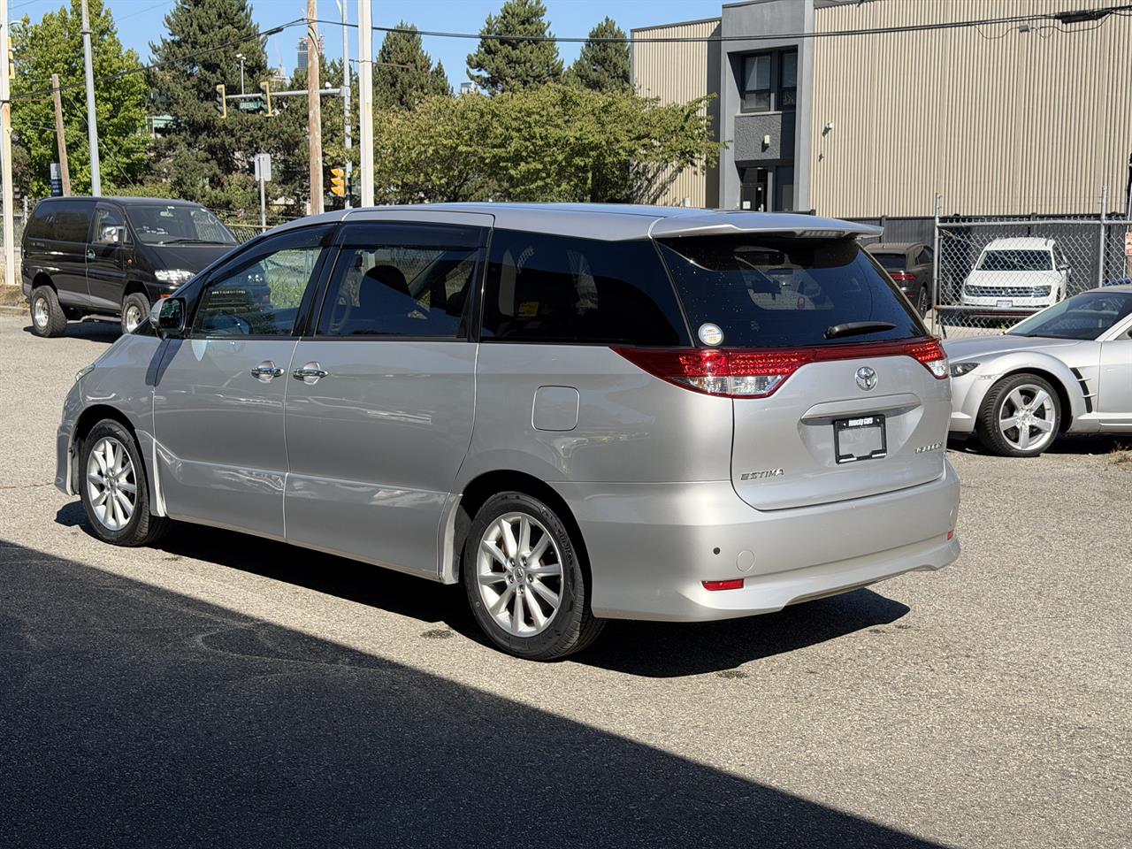 2009 Toyota Estima JDM car for sale — photo 5 of 19