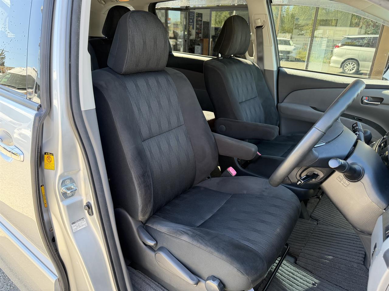 2009 Toyota Estima JDM car for sale — photo 9 of 19